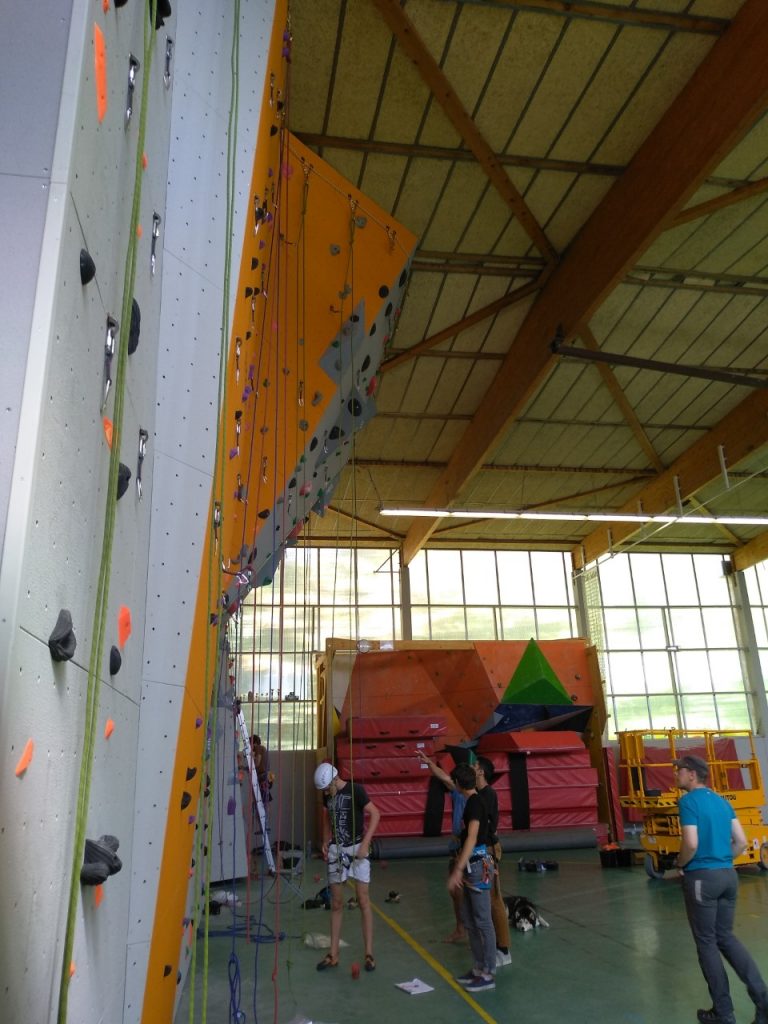Bénévoles en action pour la rentrée de l'Usby Escalade